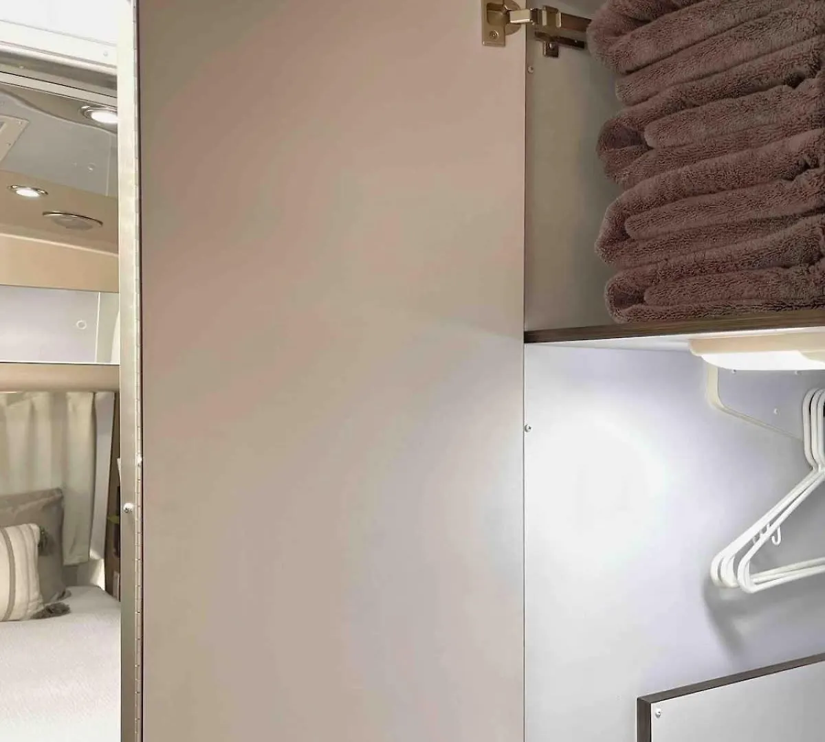 Cozy & Fun Airstream Camper Near Downtown & * Savannah