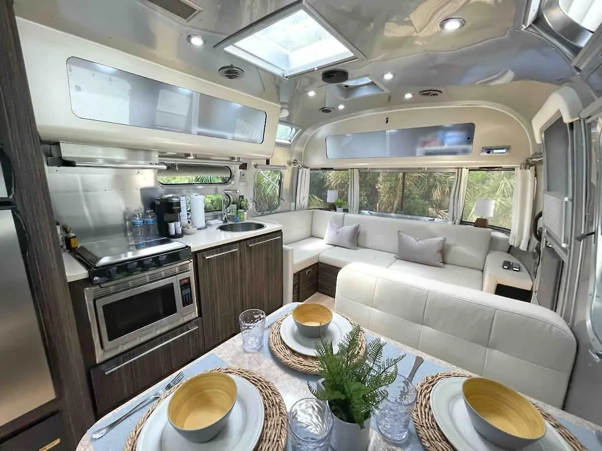 Campsite Cozy & Fun Airstream Camper Near Downtown &