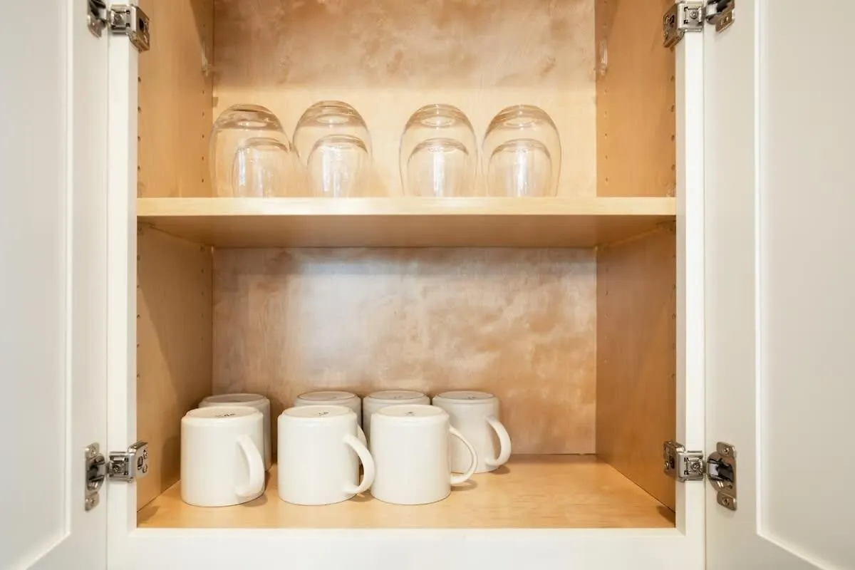 Fun & Renovated Artsy Downtown Dog Friendly With Fully Fenced Backyard And Private Parking * 서배너