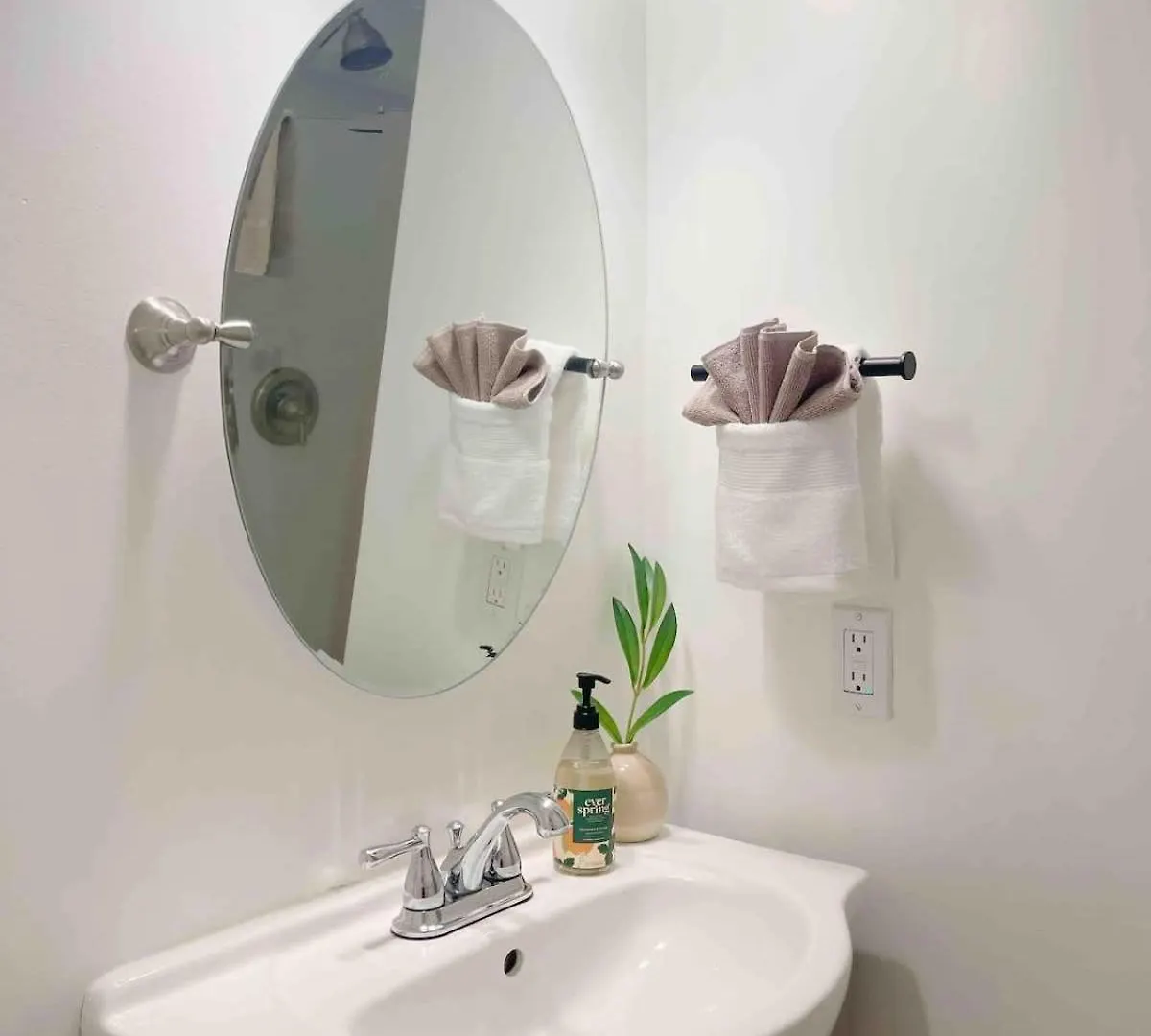 Coastal Oasis W Pool Near And Downtown!