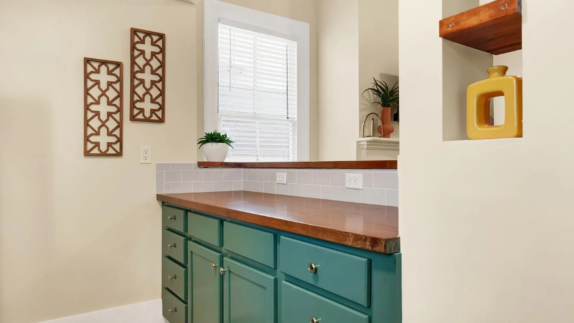 Comfortable Executive By The Park Heated Pool Access 1393 Savannah