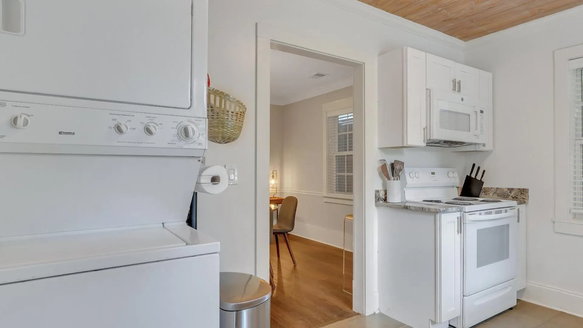 Charming Near Forsyth Park Heated Pool Access Walk To Restaurants Historic Sites 1390 Holiday home *