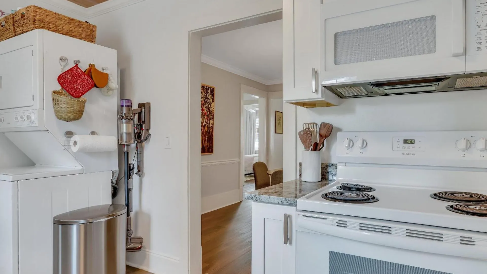 Charming Near Forsyth Park Heated Pool Access Walk To Restaurants Historic Sites 1390 Holiday home *
