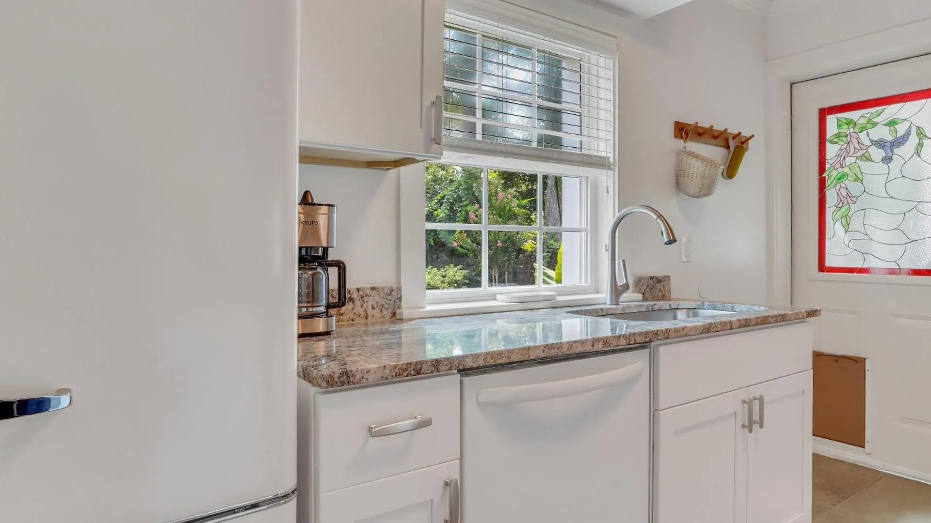 Charming Near Forsyth Park Heated Pool Access Walk To Restaurants Historic Sites 1390 Holiday home