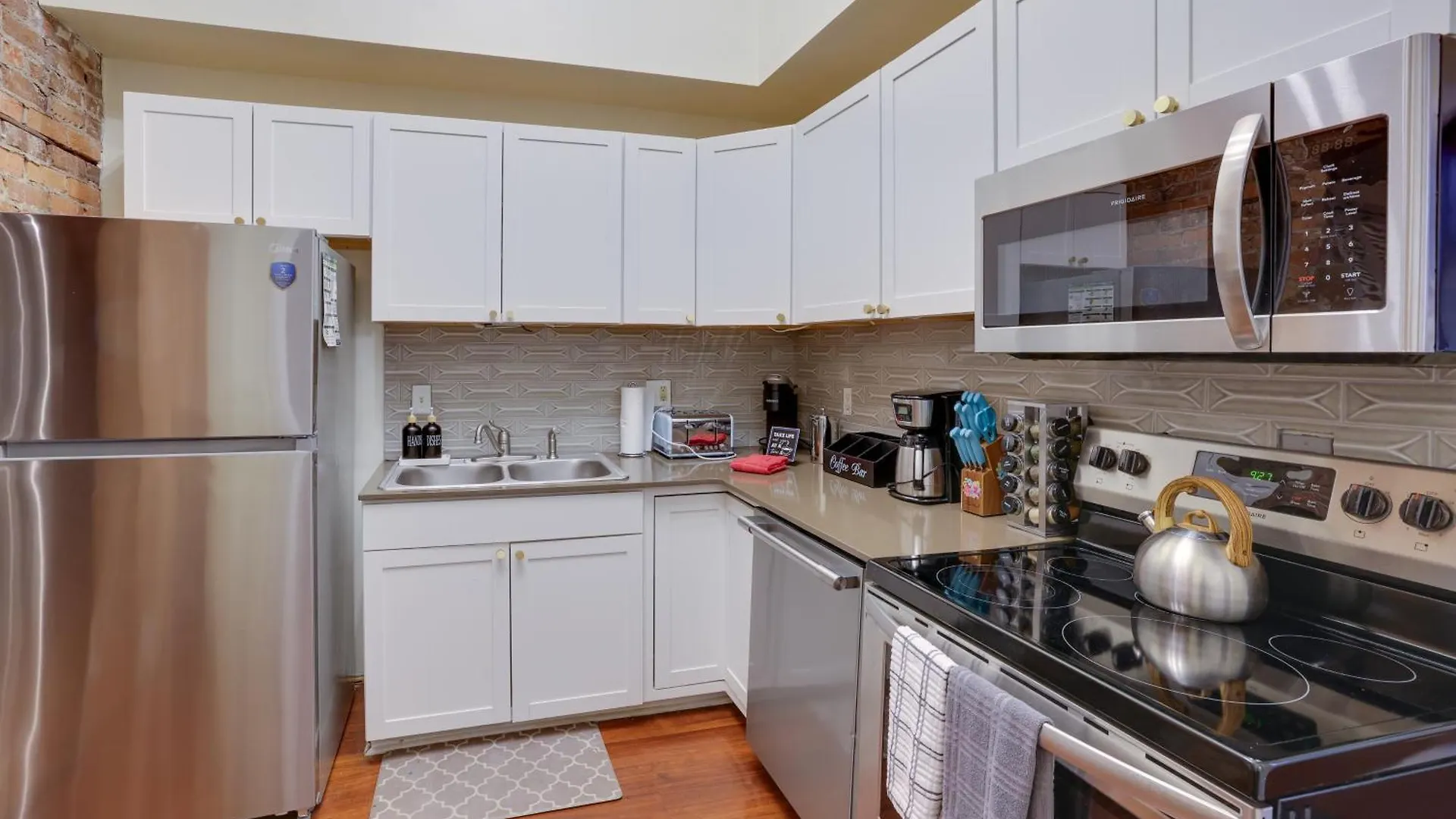 Mid-century Getaway Apartment Savannah