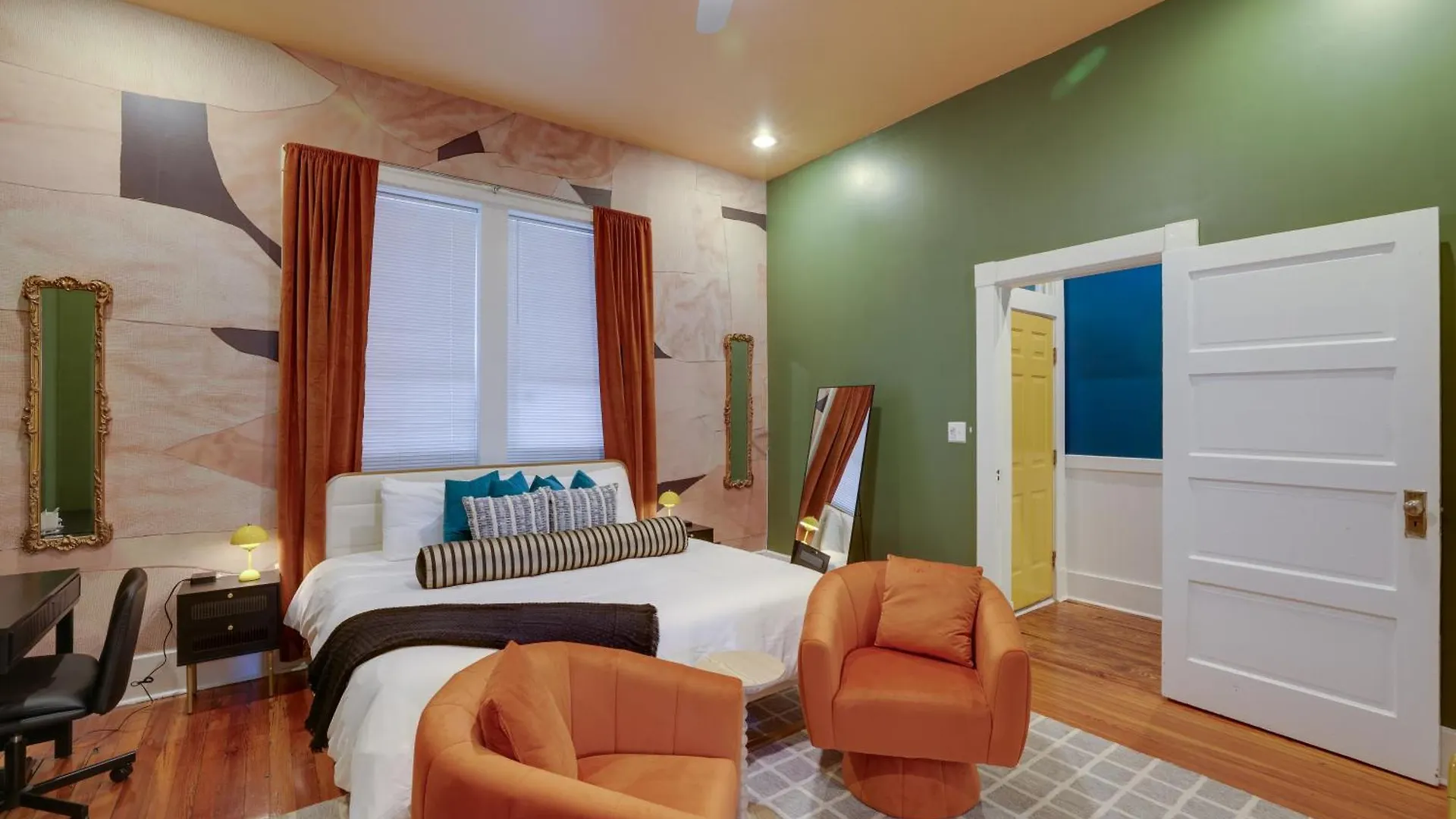 Mid-century Getaway Apartment Savannah