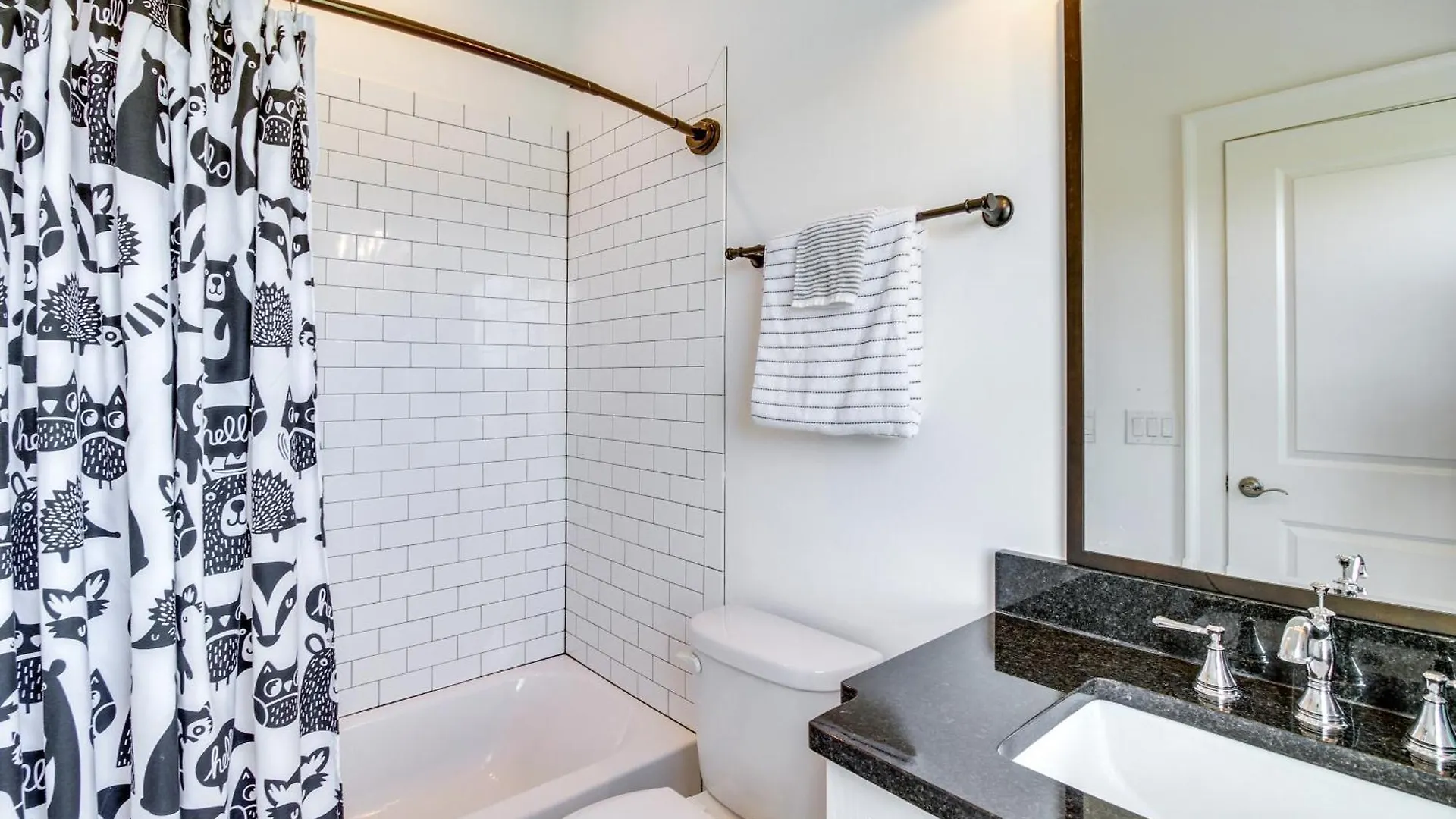 Charming Townhome - 1 Block To Riverwalk!