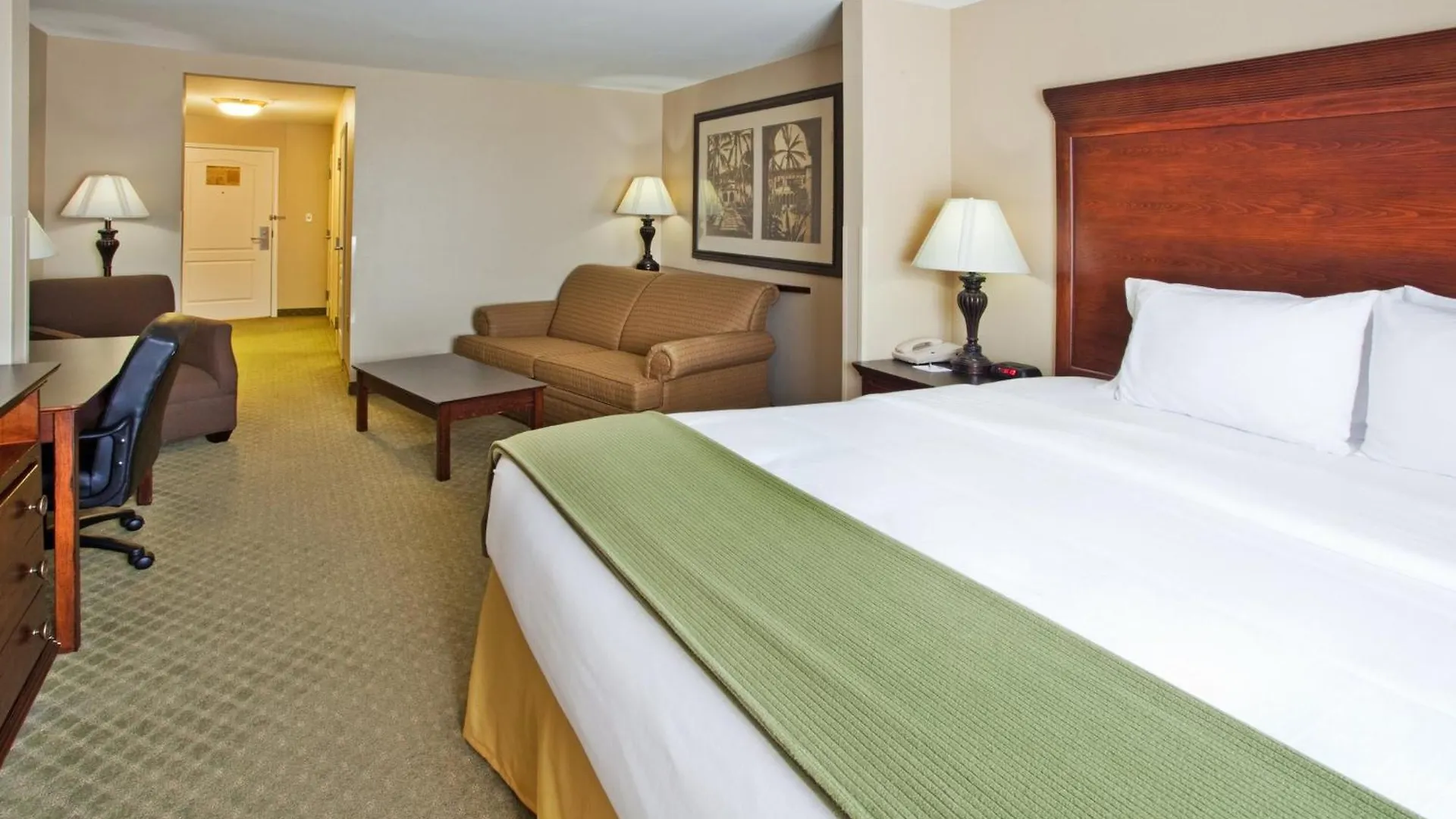 Hotel Express Airport By Ihg
