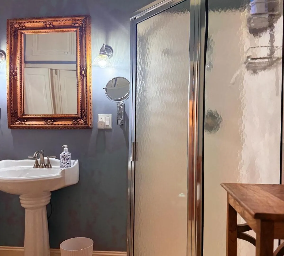 Beautiful In Historic 3bed 3bath Διαμέρισμα *