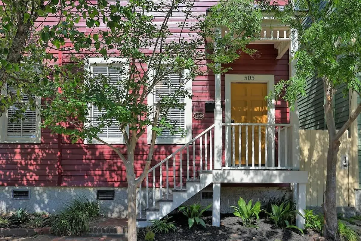 Quiet Historic Corner Easy Walk To Downtown Dining And Entertainment Savannah