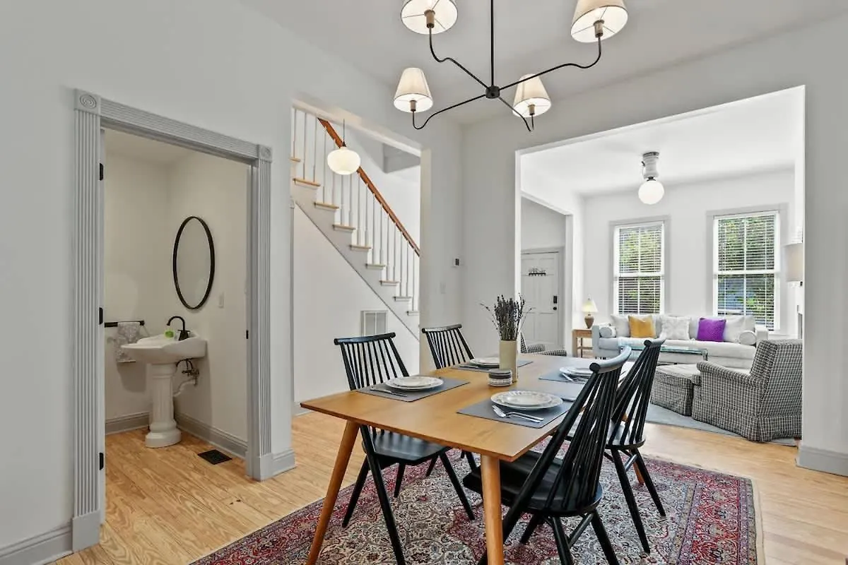Quiet Historic Corner Easy Walk To Downtown Dining And Entertainment * Savannah
