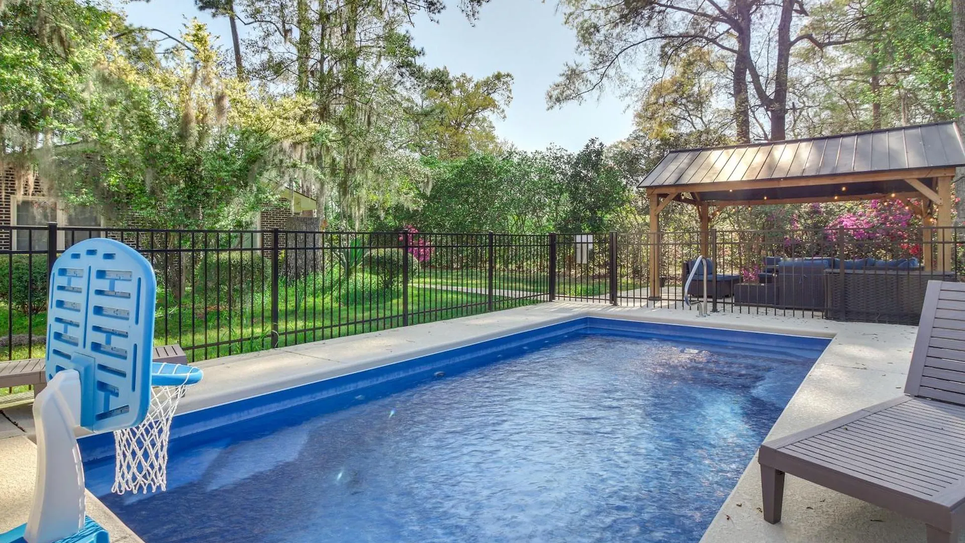 4 Mi To With Gazebo And Seasonal Pool! * Savannah