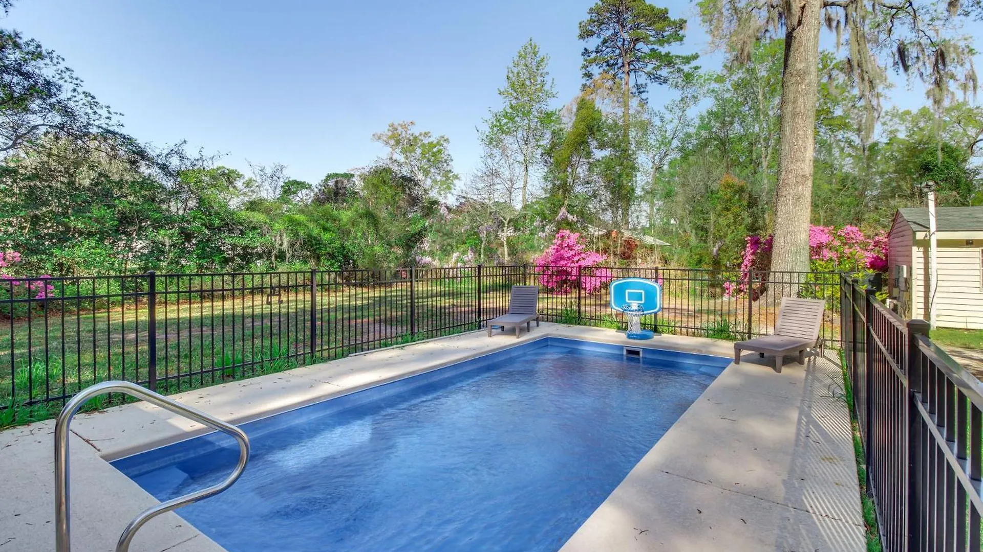 4 Mi To With Gazebo And Seasonal Pool!