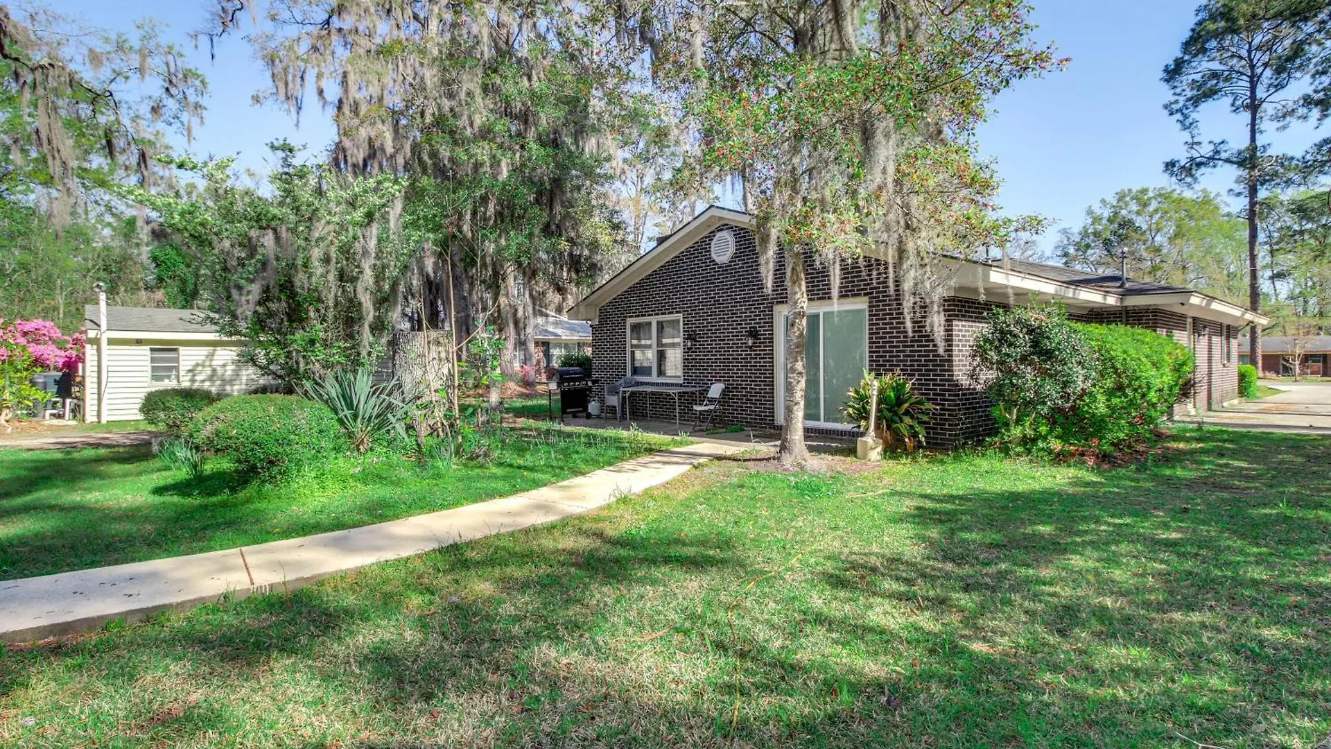 4 Mi To With Gazebo And Seasonal Pool!