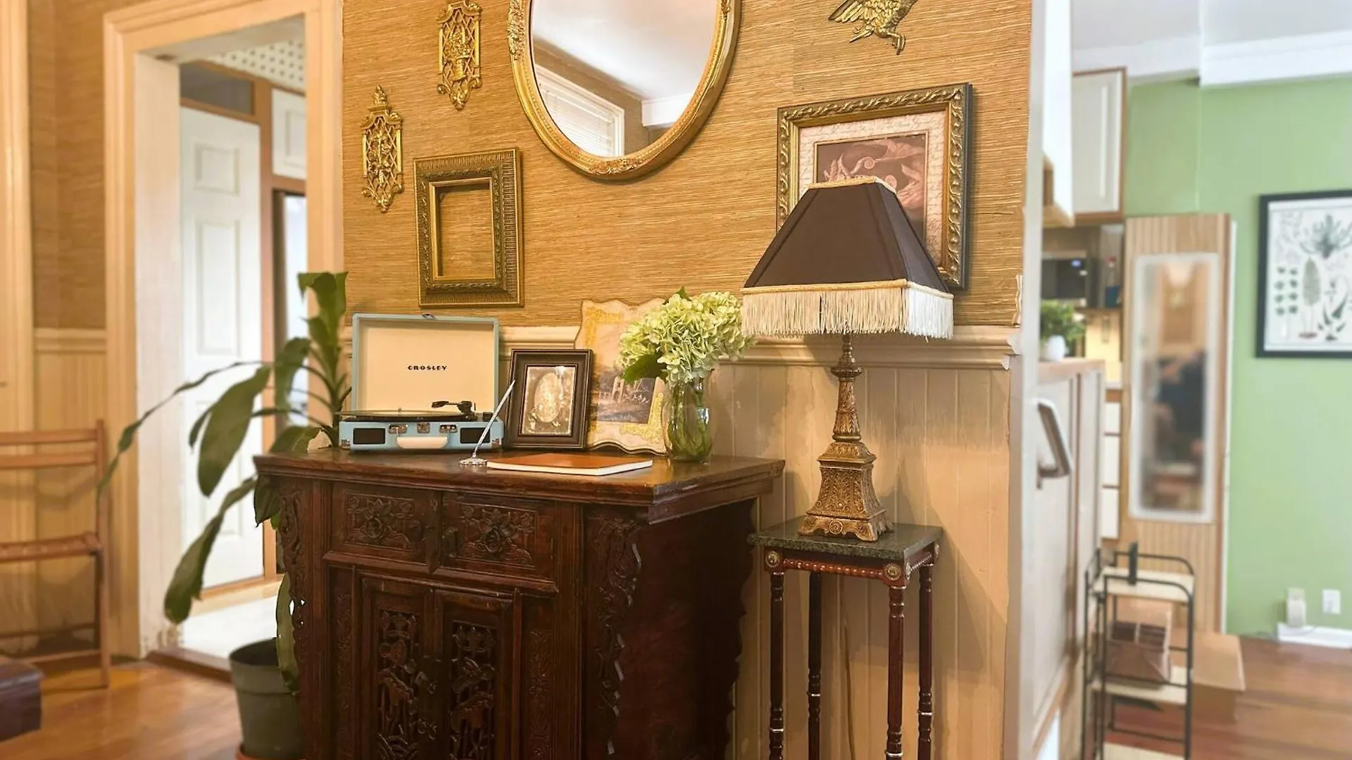 Historic Victorian Main House In *