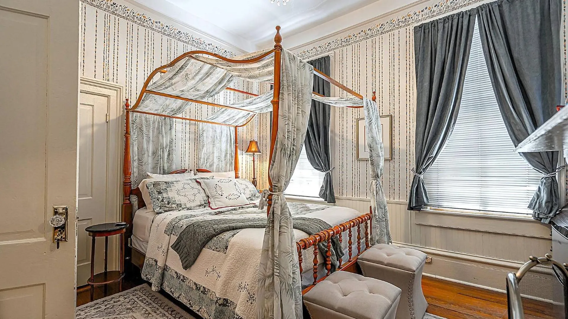 Unique Victorian Main House And Carriage House Σπίτι διακοπών *