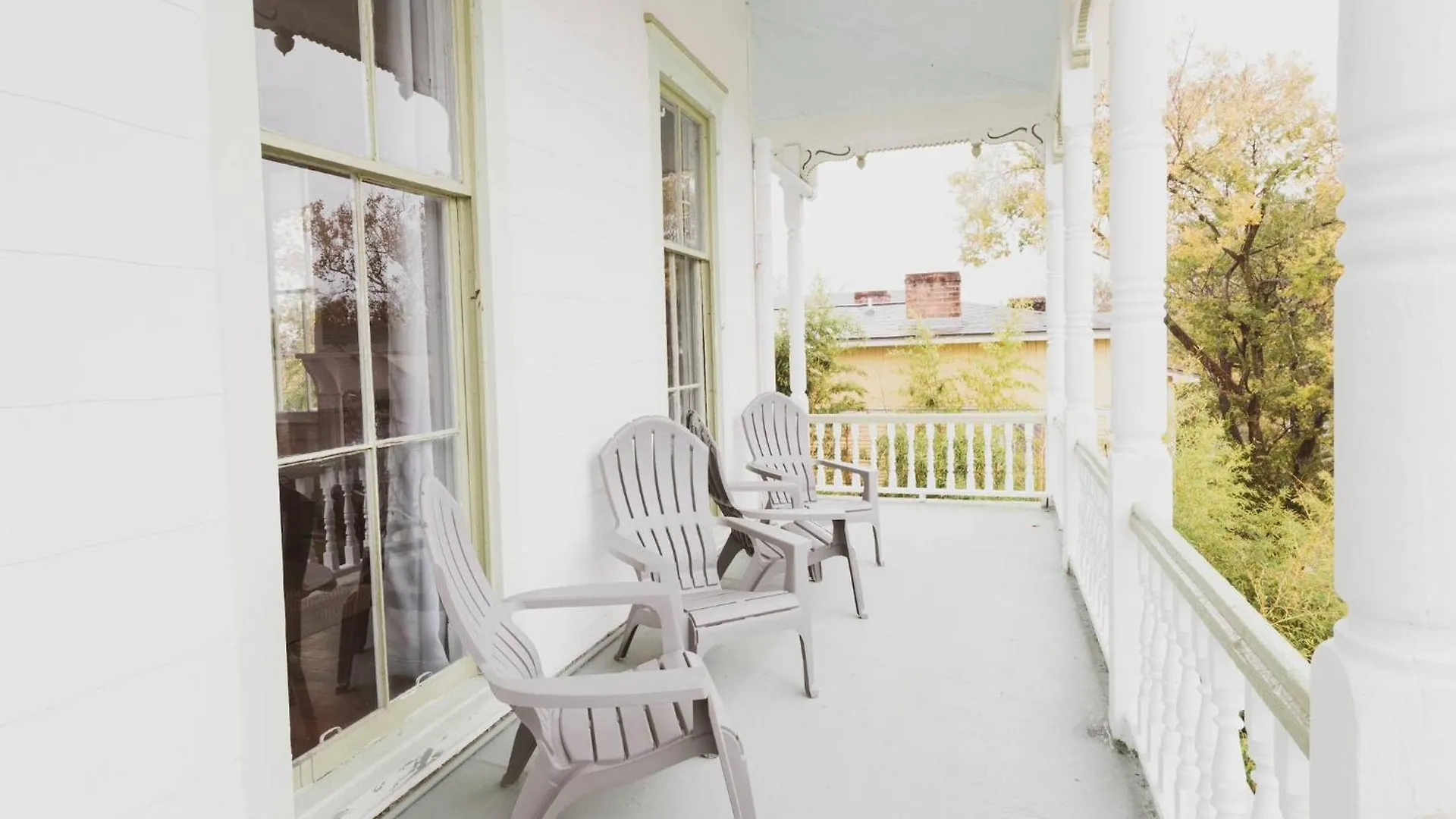 2bdr 2bath Prime Location Walk To Forsyth Park! * Savannah