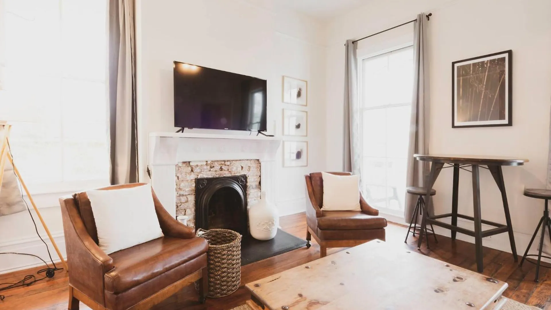 2bdr 2bath Prime Location Walk To Forsyth Park! Apartment Savannah