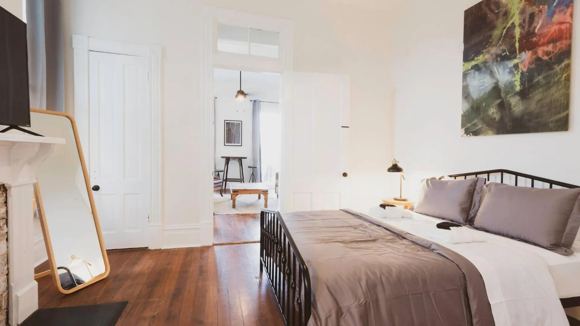 2bdr 2bath Prime Location Walk To Forsyth Park! *