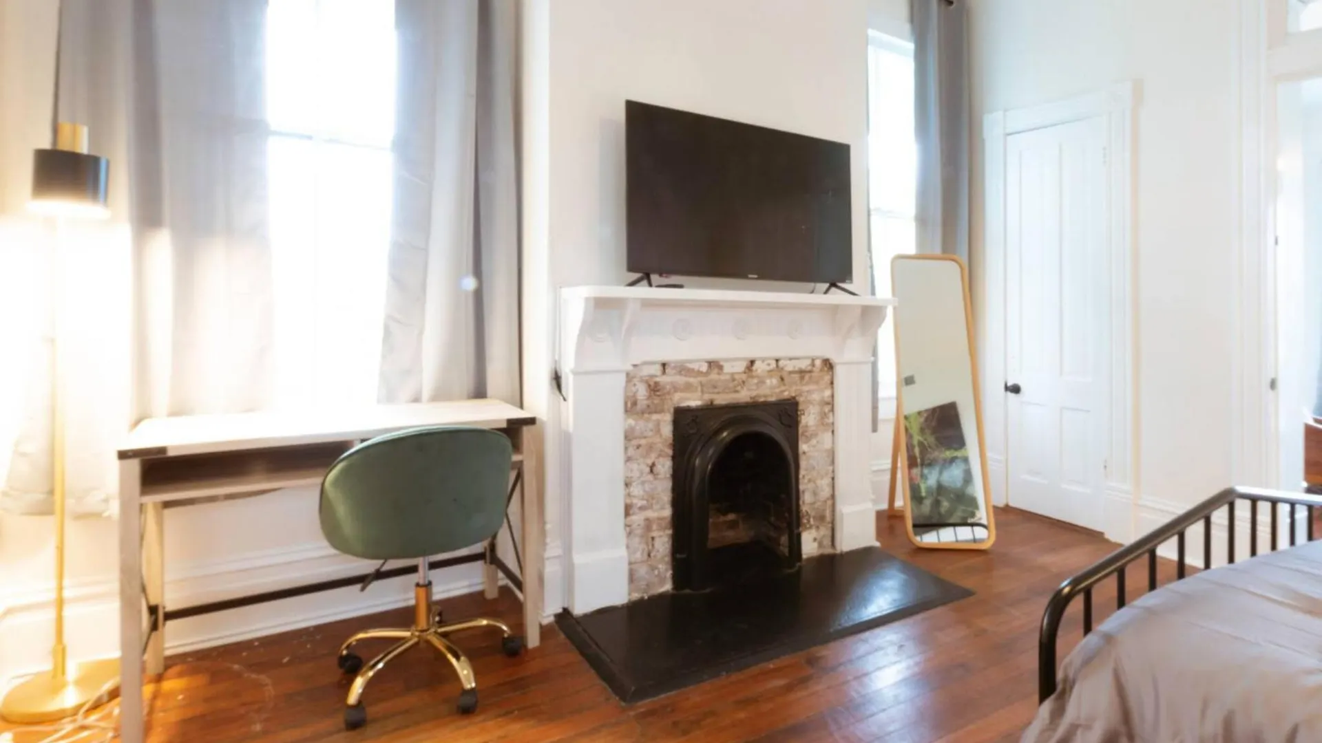 2bdr 2bath Prime Location Walk To Forsyth Park! *
