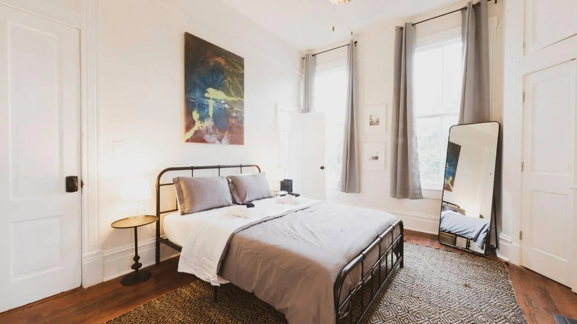 2bdr 2bath Prime Location Walk To Forsyth Park! Apartment