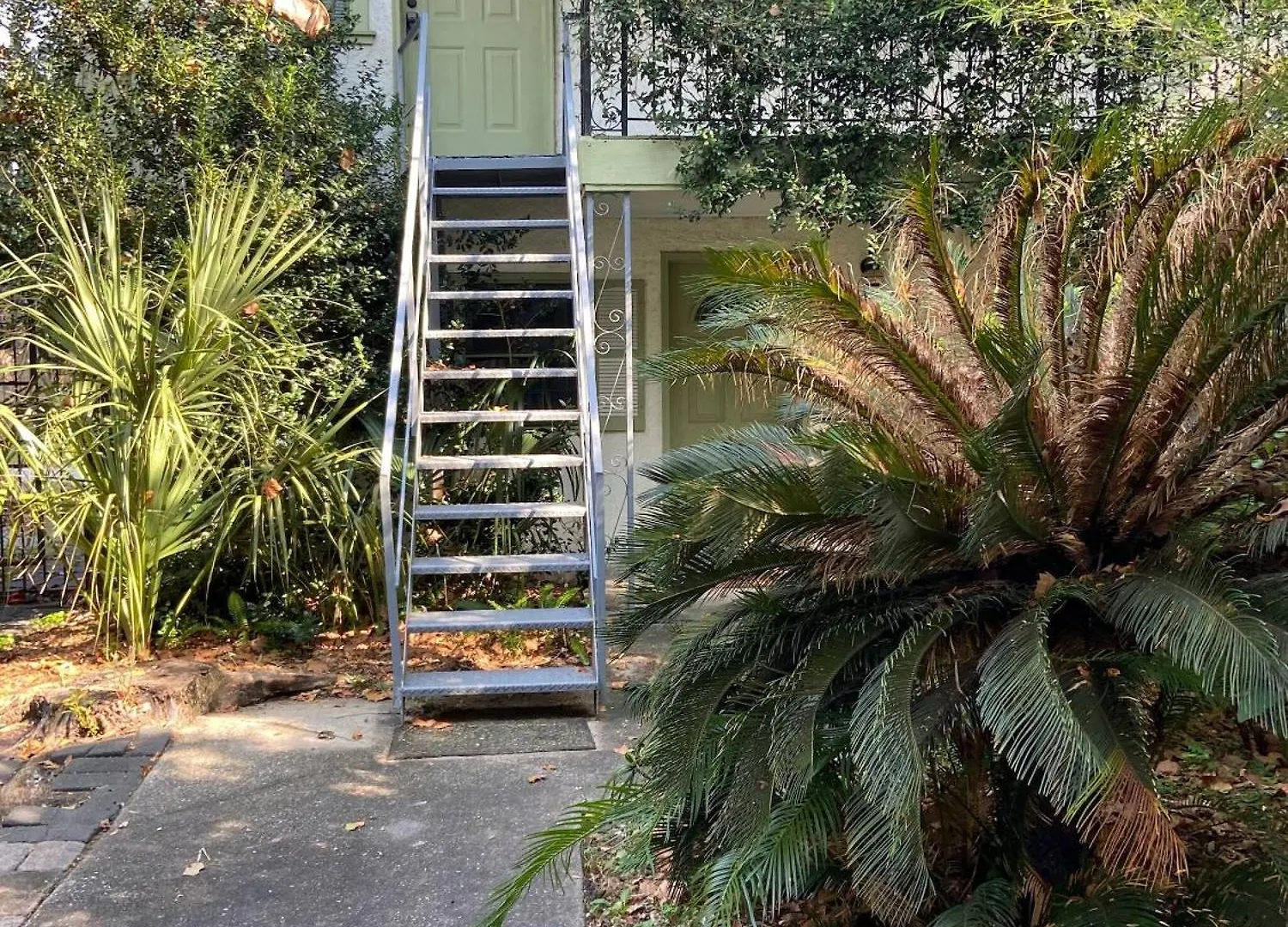Carriage House No Stairs Near Forsyth Park