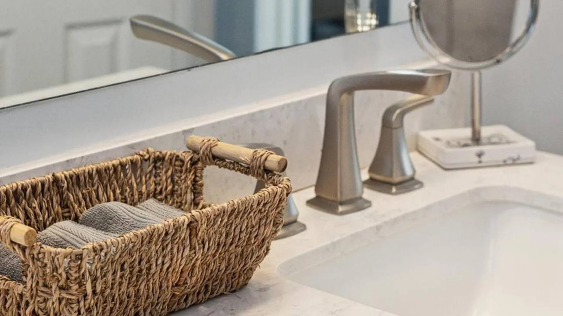 Private Duplex Sleeps 19 Starland District بيت للعطل