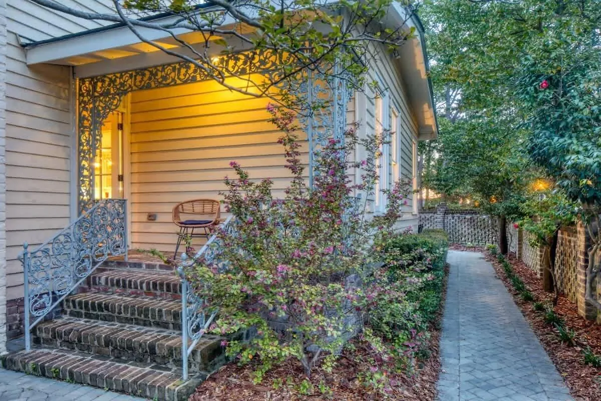 Updated Historic 3 Bedroom Walk Everywhere Savannah
