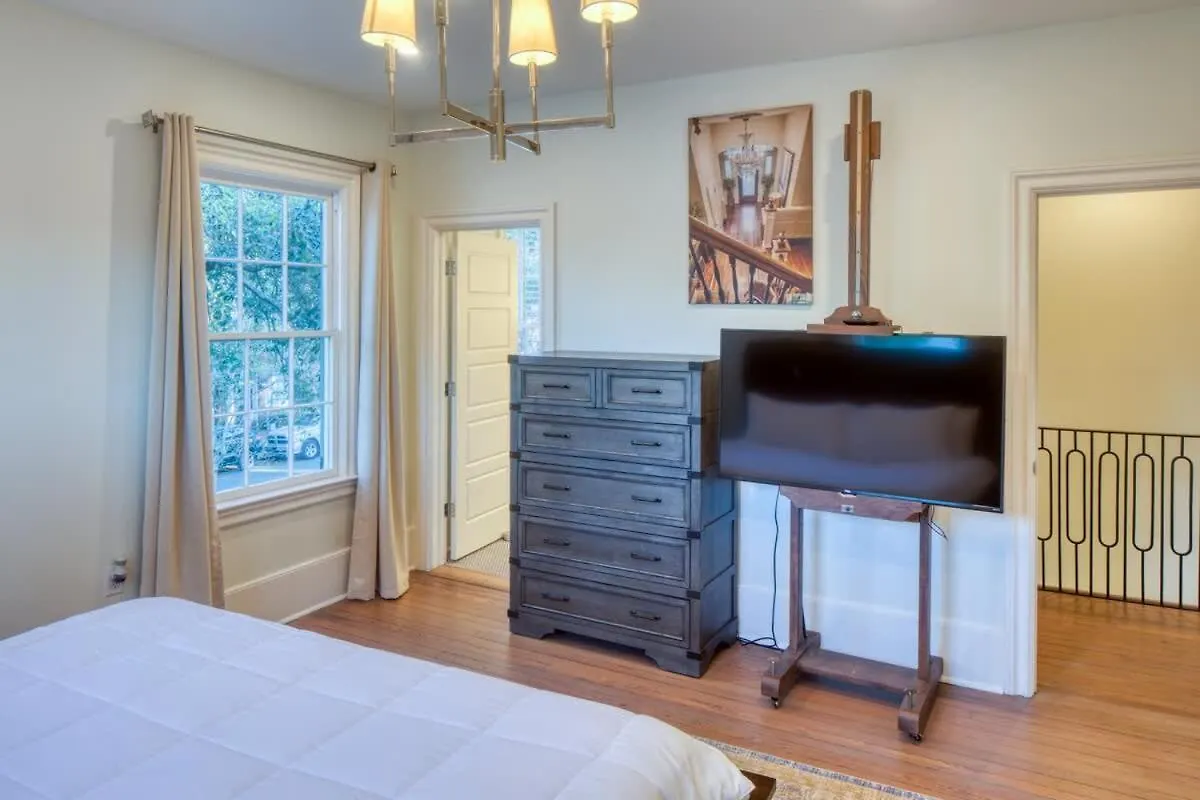 Updated Historic 3 Bedroom Walk Everywhere Villa
