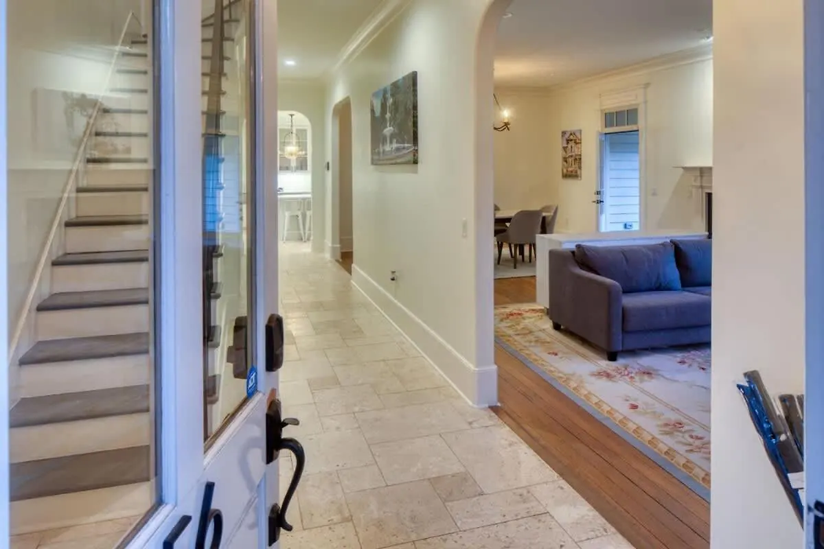 Updated Historic 3 Bedroom Walk Everywhere Savannah