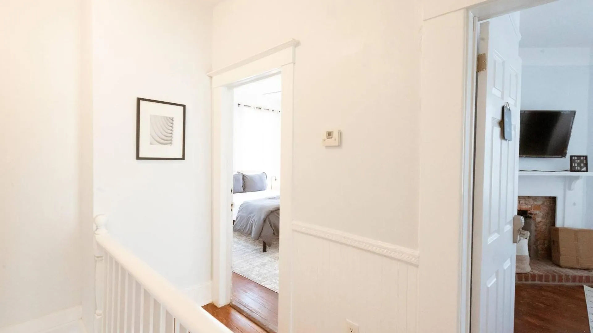 Private Triplex Sleeps 22 Starland District *
