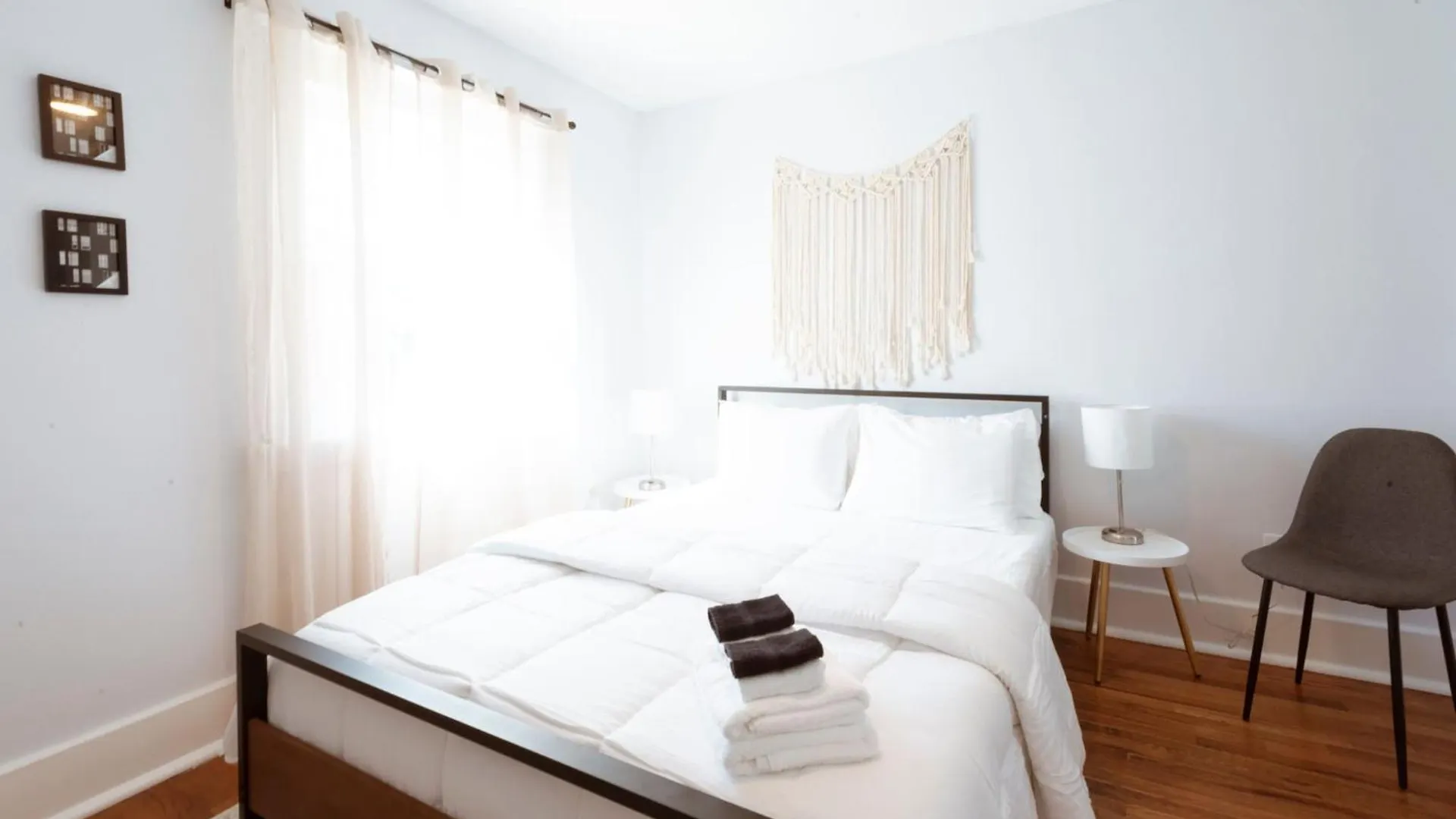 Private Triplex Sleeps 22 Starland District Semesterbostad *