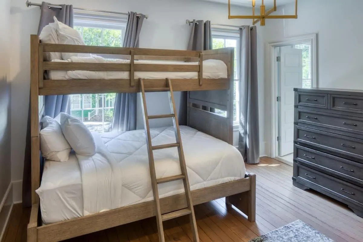 Вилла Luxvilla 3 Br-3 Ba Near River Street