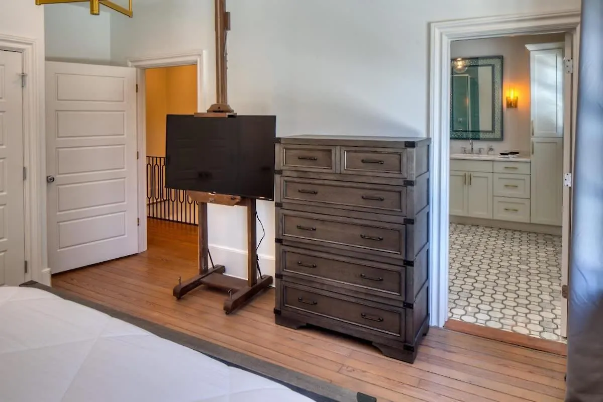 Luxvilla 3 Br-3 Ba Near River Street *
