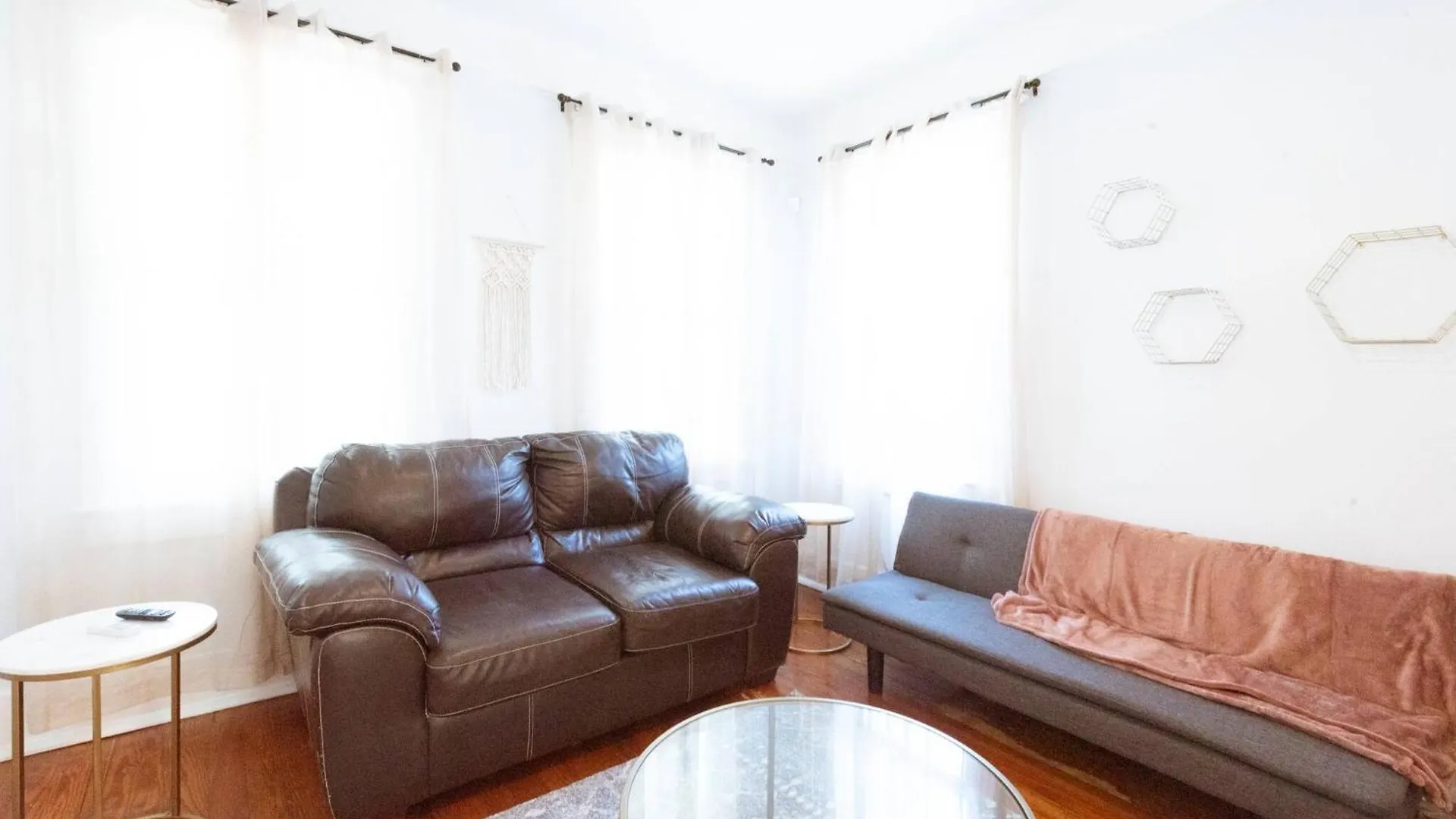 Private Triplex Sleeps 22 Starland District Savannah
