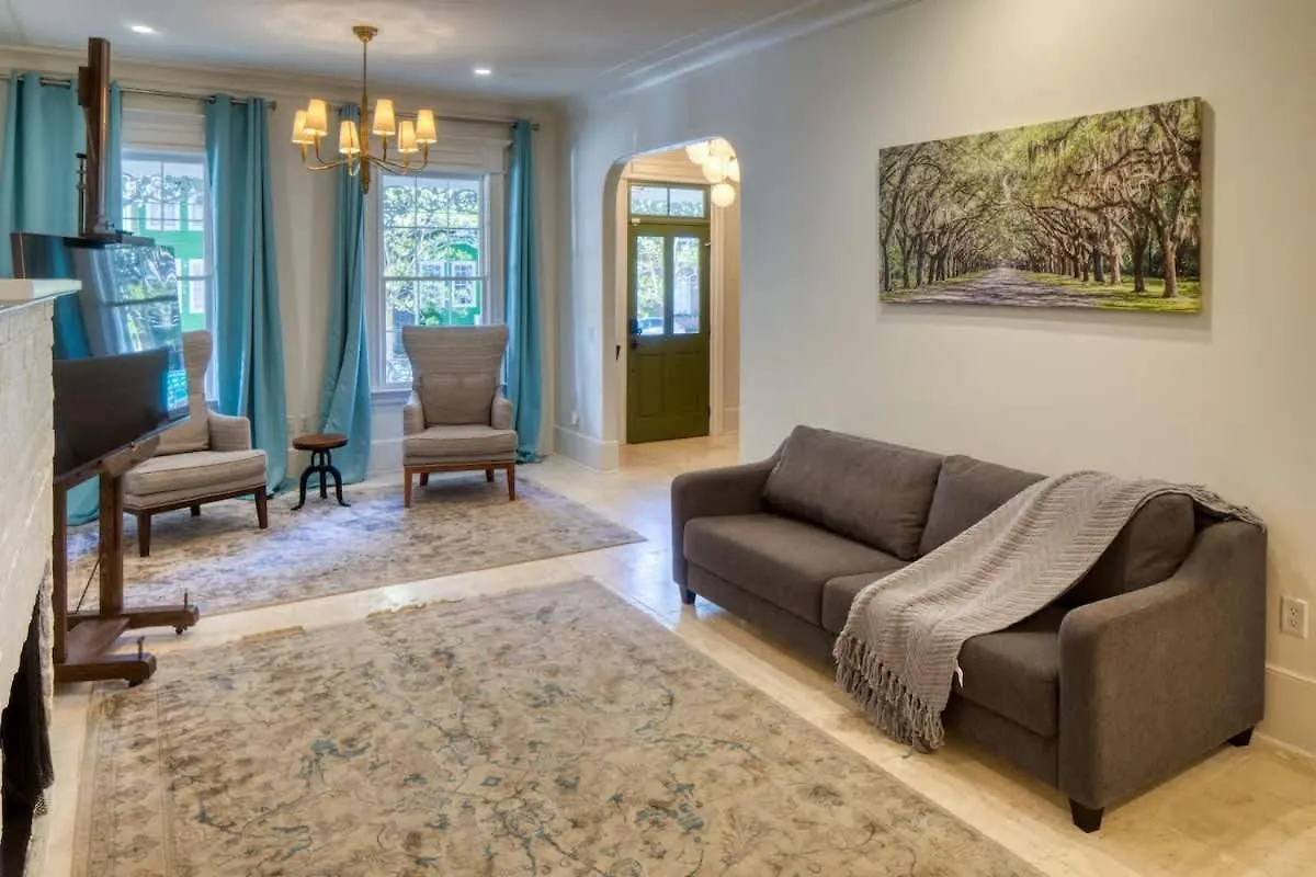 Вилла Luxvilla 3 Br-3 Ba Near River Street