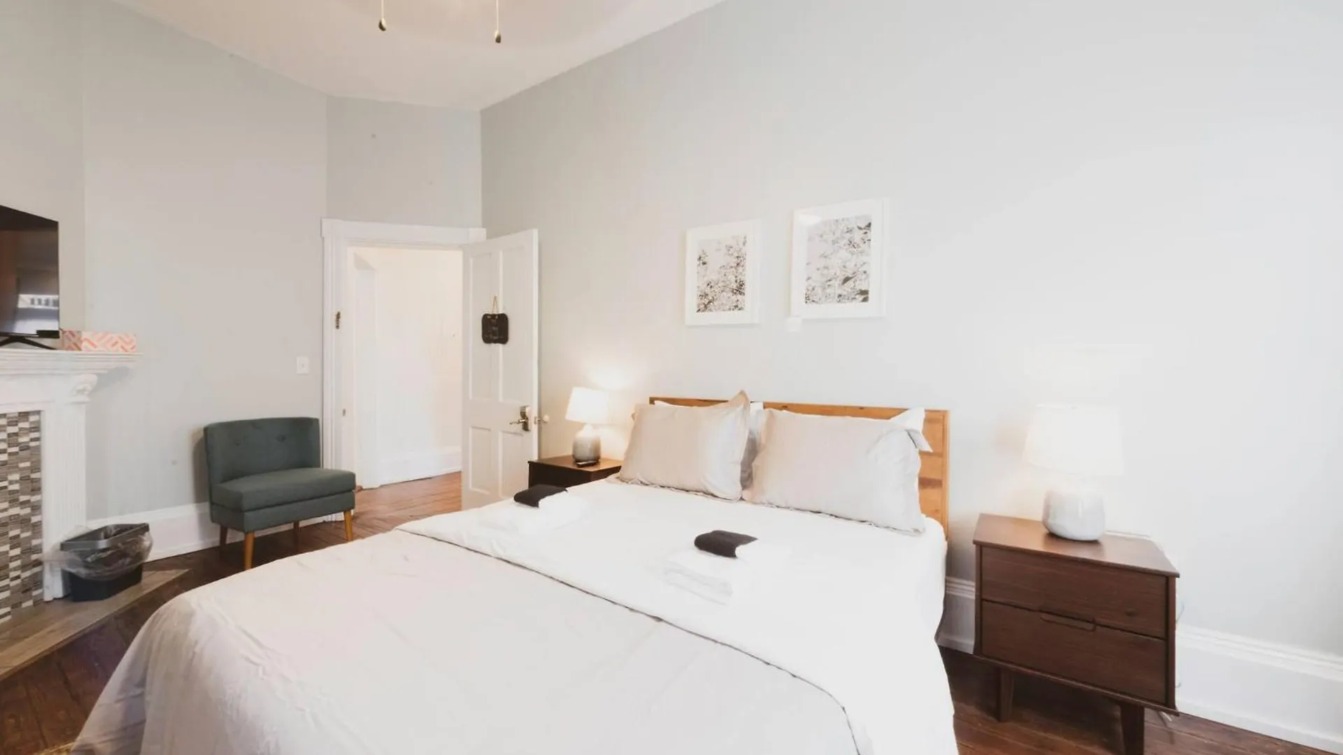 Entire Duplex 2 Apts & 6 Bdrs Near Forsyth Park! Vakantiehuis Savannah