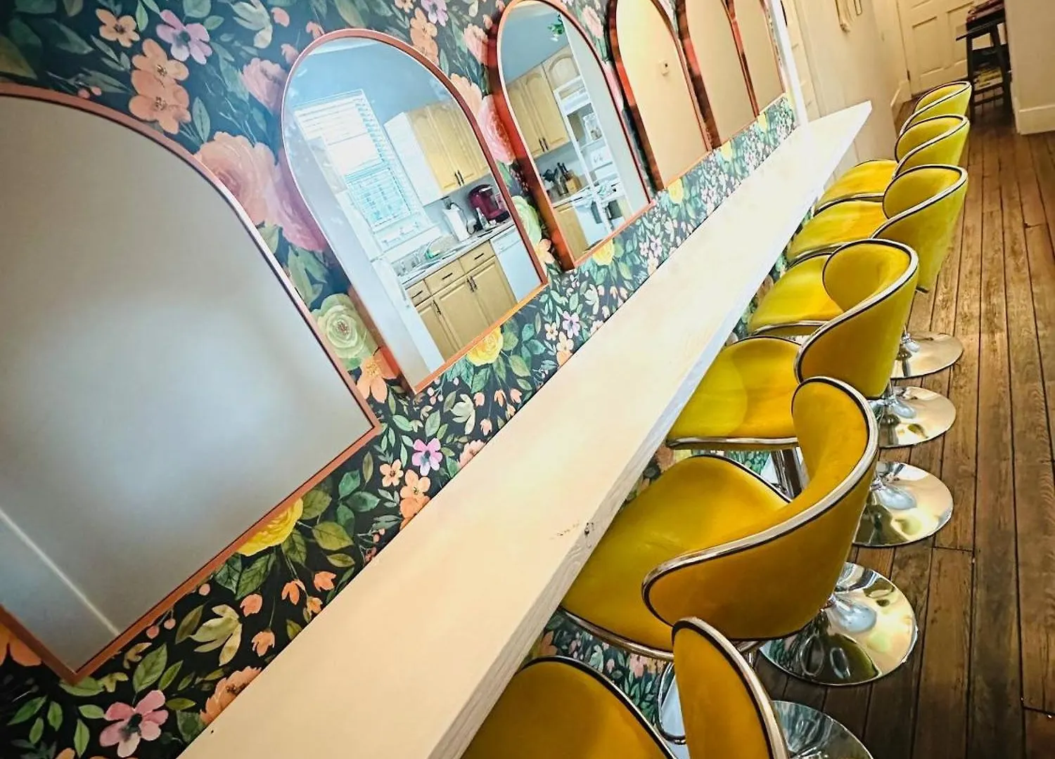 Perfect Place For Bachelorette & Birthday Weekends * Σαβάνα