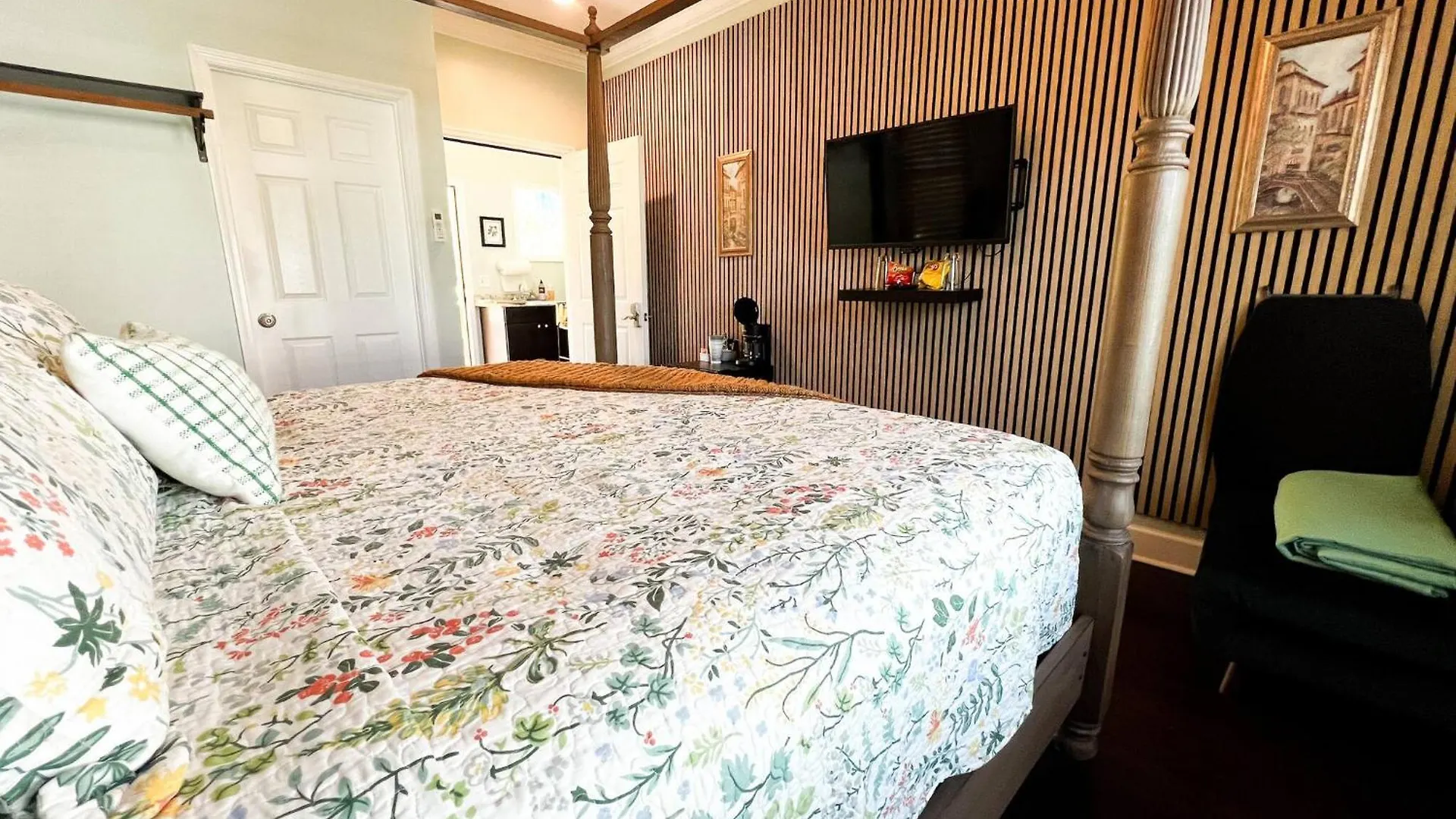 Victorian Modern In Carriage House - Unit B Vendégház