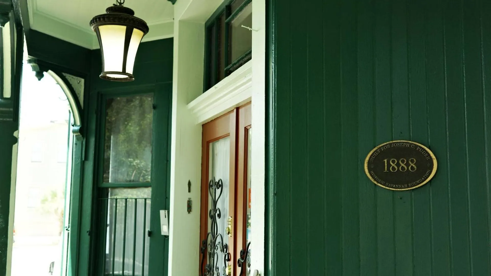 Unique Victorian Main House And Carriage House *