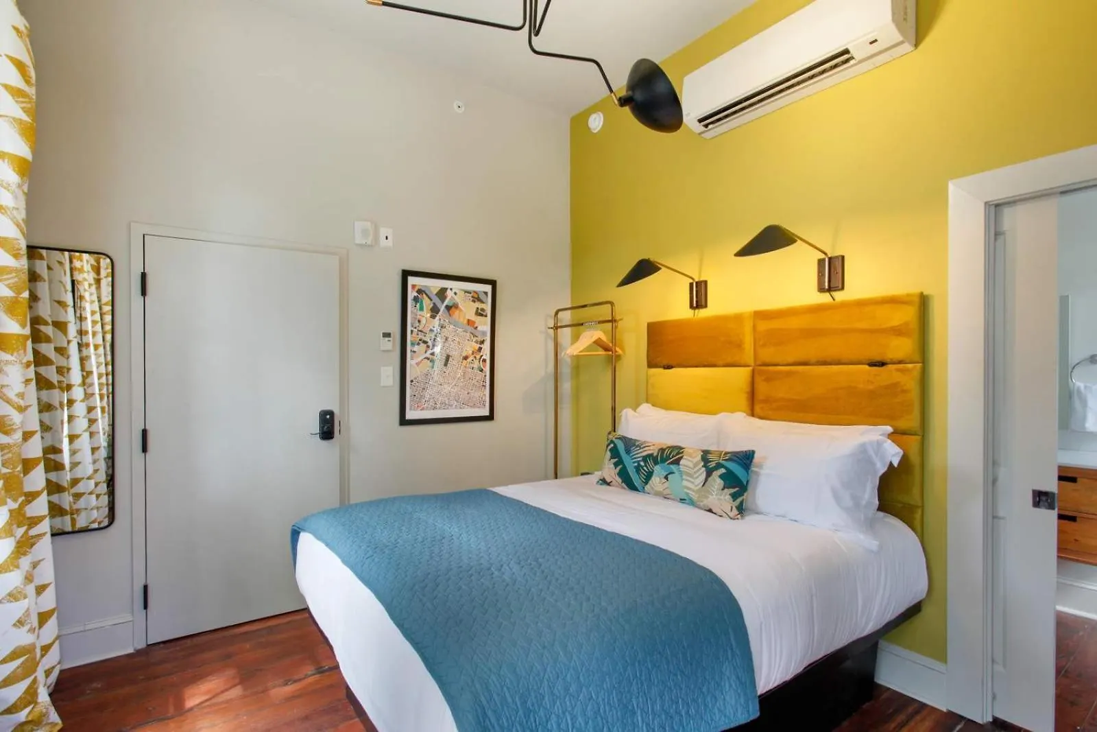 Sunny Queen Downtown 2nd Floor 度假居 *