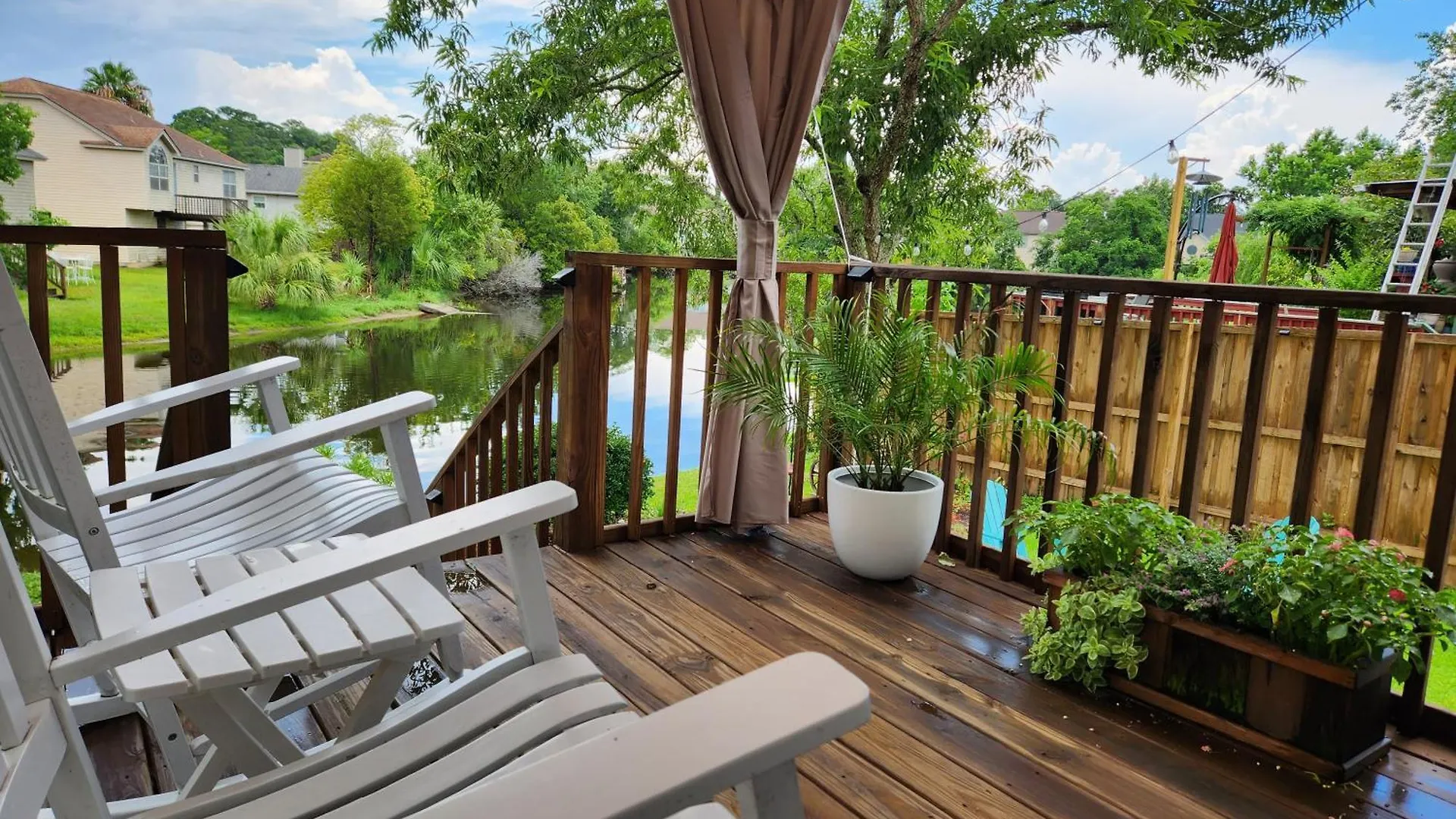 Lakefront Retreat Near Tybee With King Bed And Free Parking Feriehus