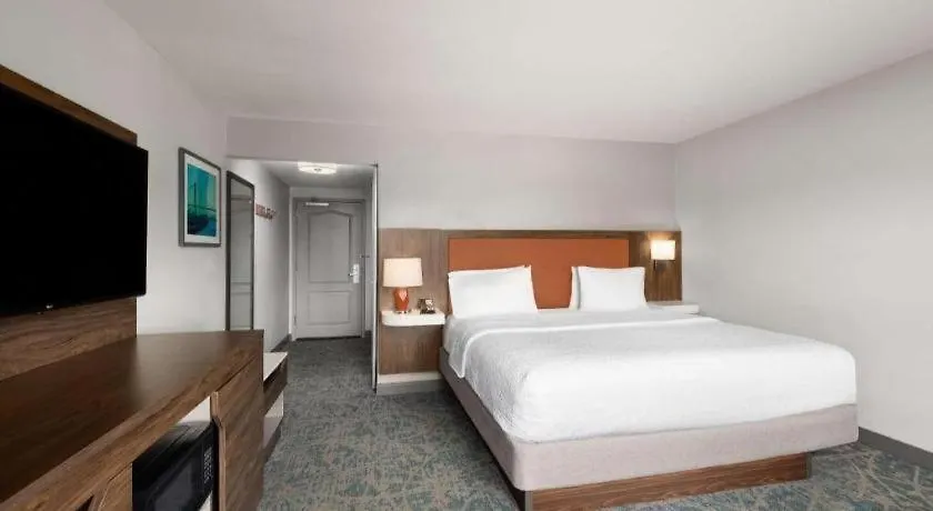 Hampton & Savannah-airport Hotel 2*