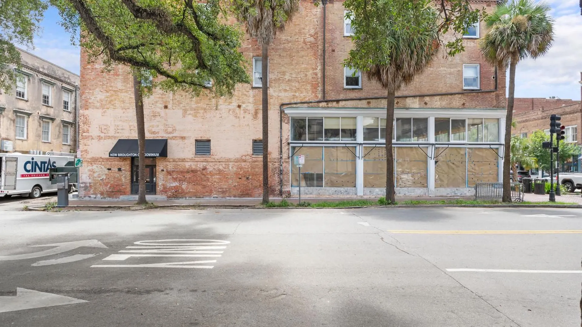 Downtown Loft- Steps Away From Plant Riverside! Apartment *
