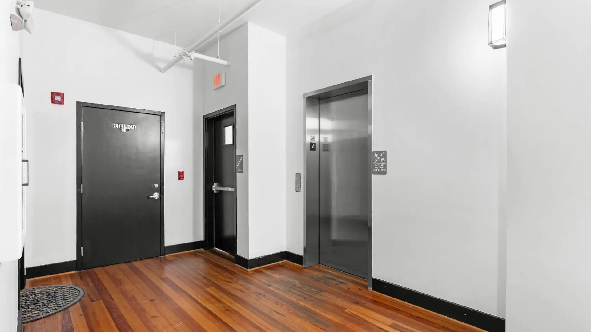 Apartment Downtown Loft- Steps Away From Plant Riverside! *