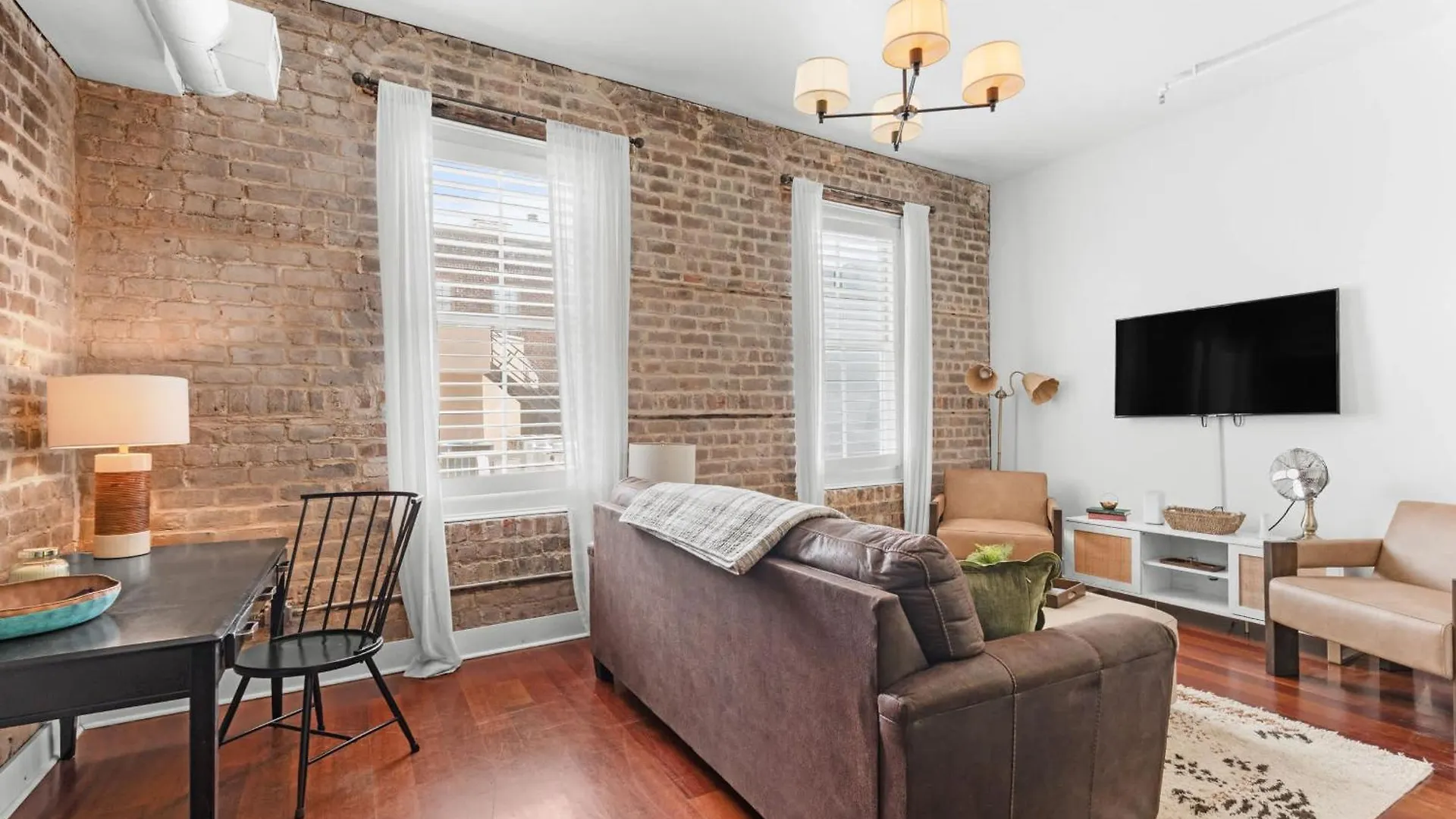 Downtown Loft- Steps Away From Plant Riverside! * Savannah