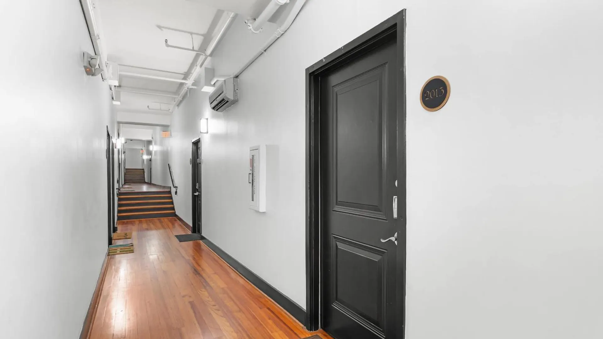 Downtown Loft- Steps Away From Plant Riverside!