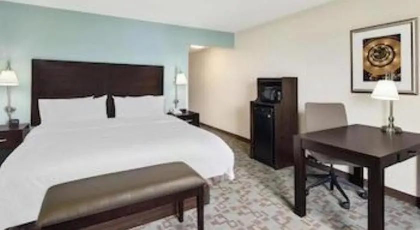 Hotel Hampton & Savannah-airport 3*