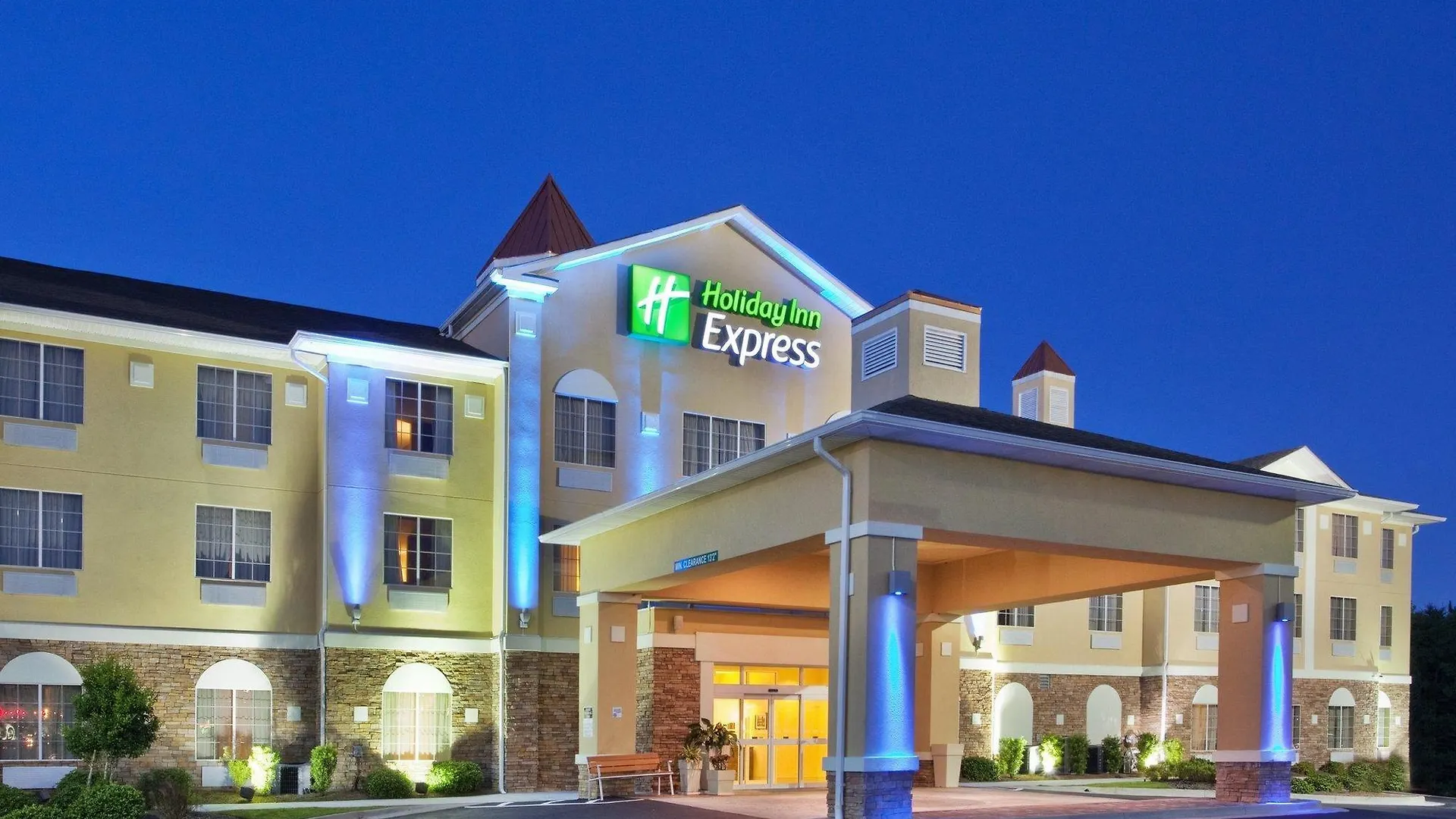 Hotel Express Airport By Ihg Savannah