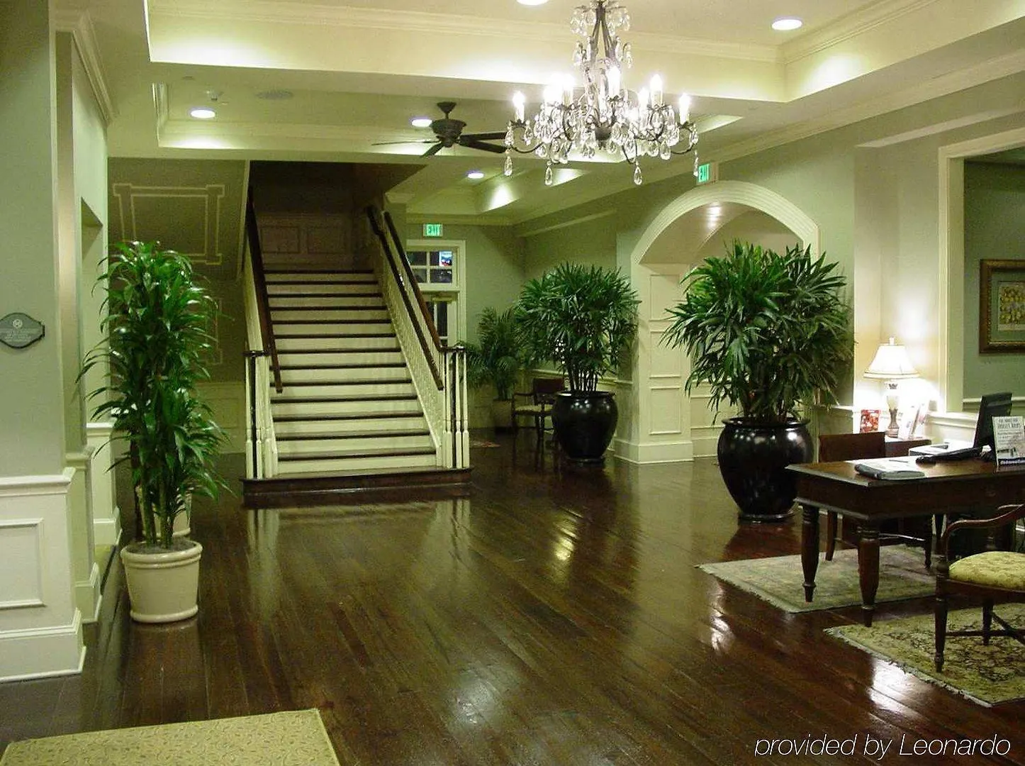 Hampton & Historic District Hotel 3*